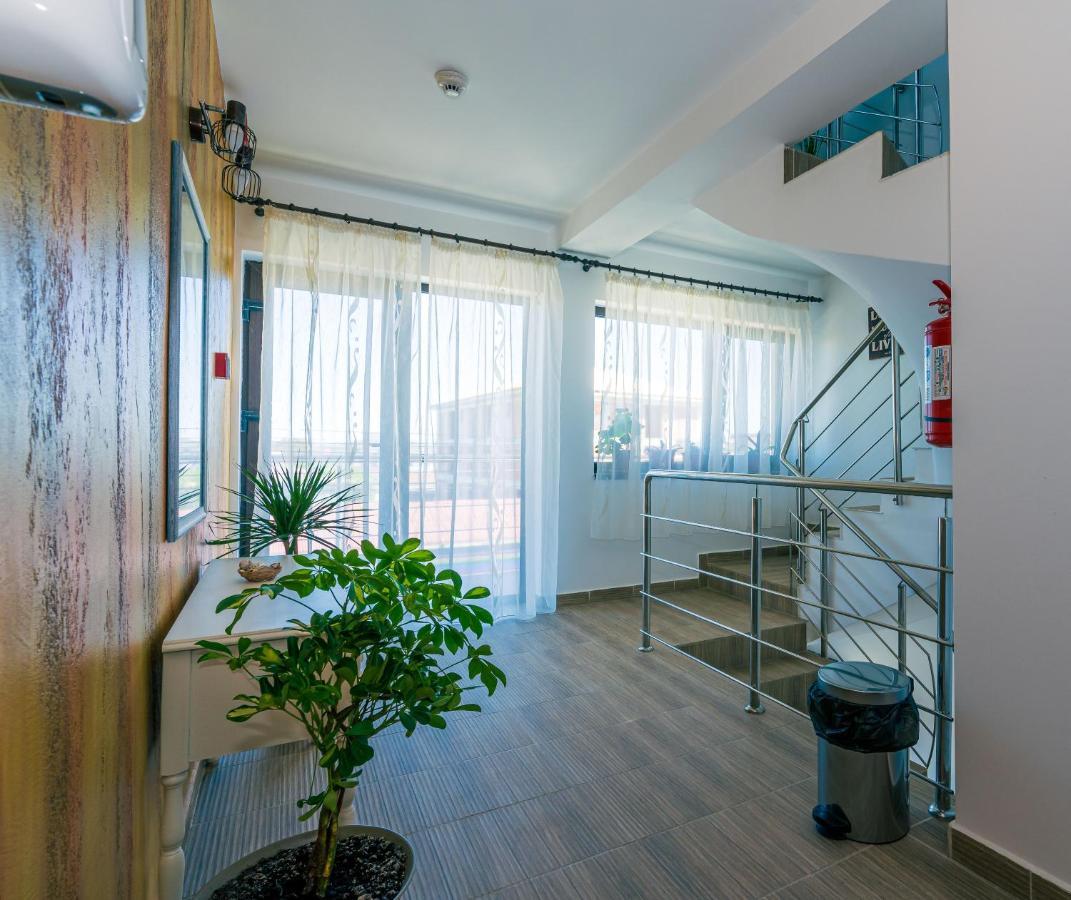 Готель Casa In Culori Вама-Веке Екстер'єр фото