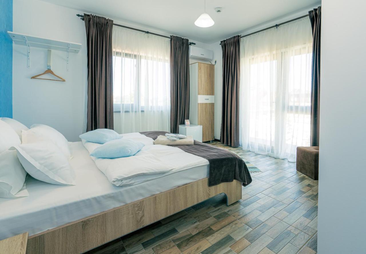 Готель Casa In Culori Вама-Веке Екстер'єр фото